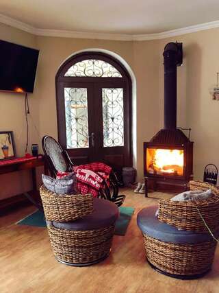Гостевой дом Family Hotel Kala Местиа-0